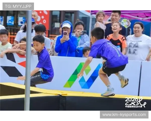 极限运动节:滑板与BMX项目吸引大批年轻观众 极限运动节:滑板与BMX项目吸引大批年轻观众